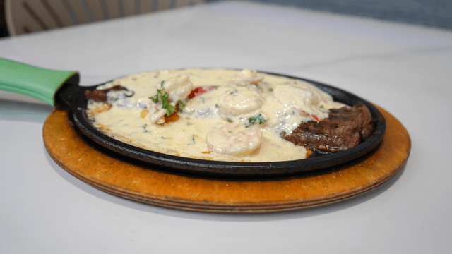 Churrasco con Camarones al Ajillo “Mar y Tierra”